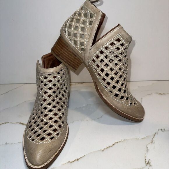 Jeffrey Campbell Cutout Taggart Booties Natural Beige Leather Size 7 - Picture 8 of 11